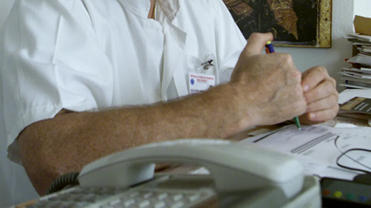 Medicii de familie, obligaţi să înscrie din oficiu pe lista proprie copiii neluaţi în evidenţă