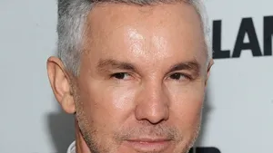 Baz Luhrmann vrea să regizeze o versiune cinematografică a serialului 