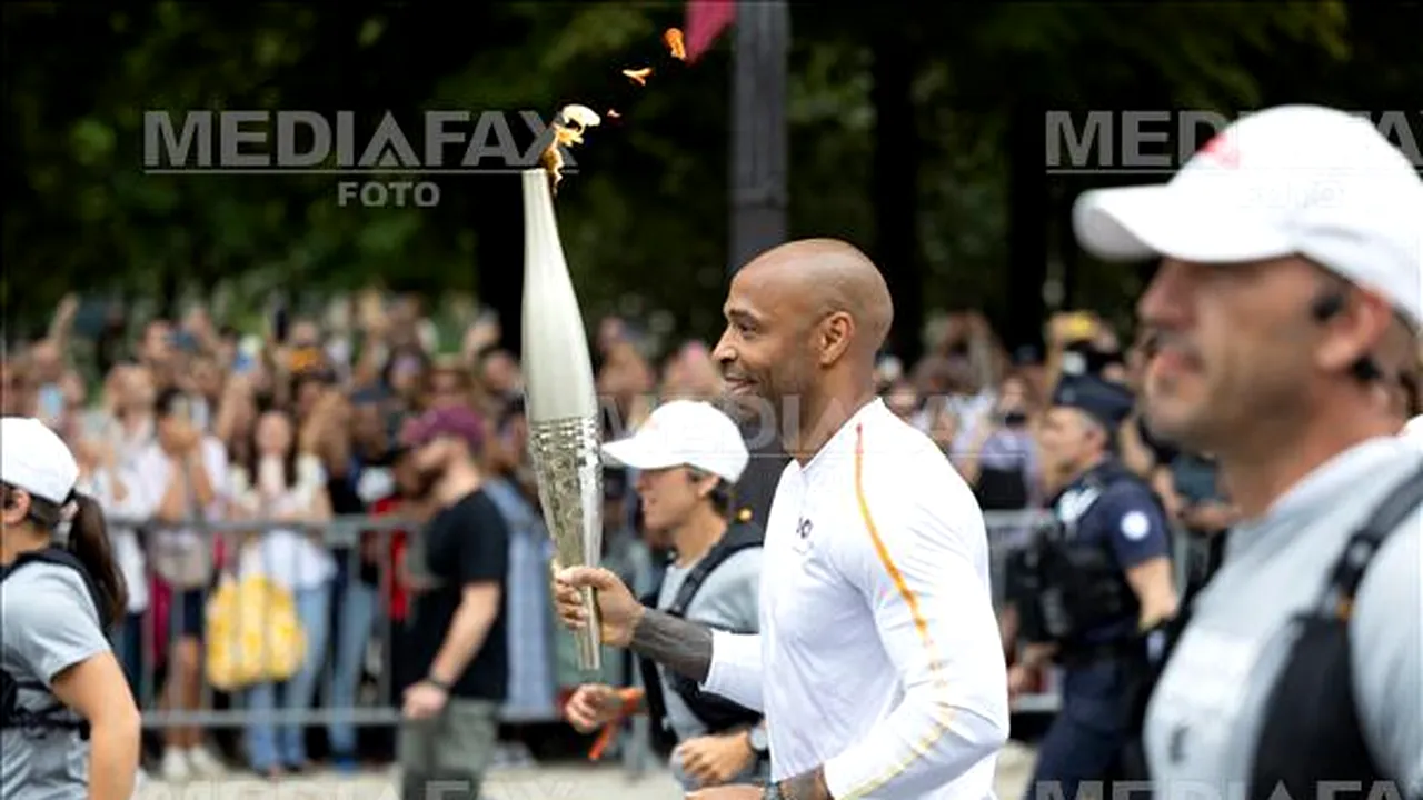 Franţa sărbătoreşte Ziua Naţională cu Torţa Olimpică pe fondul crizei politice