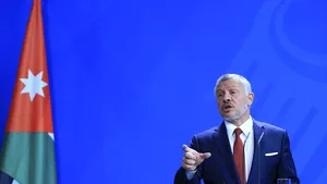 Regele Iordaniei restricţionează libertatea de mişcare a prinţului Hamza. Fratele său vitreg ar fi complotat împotriva sa