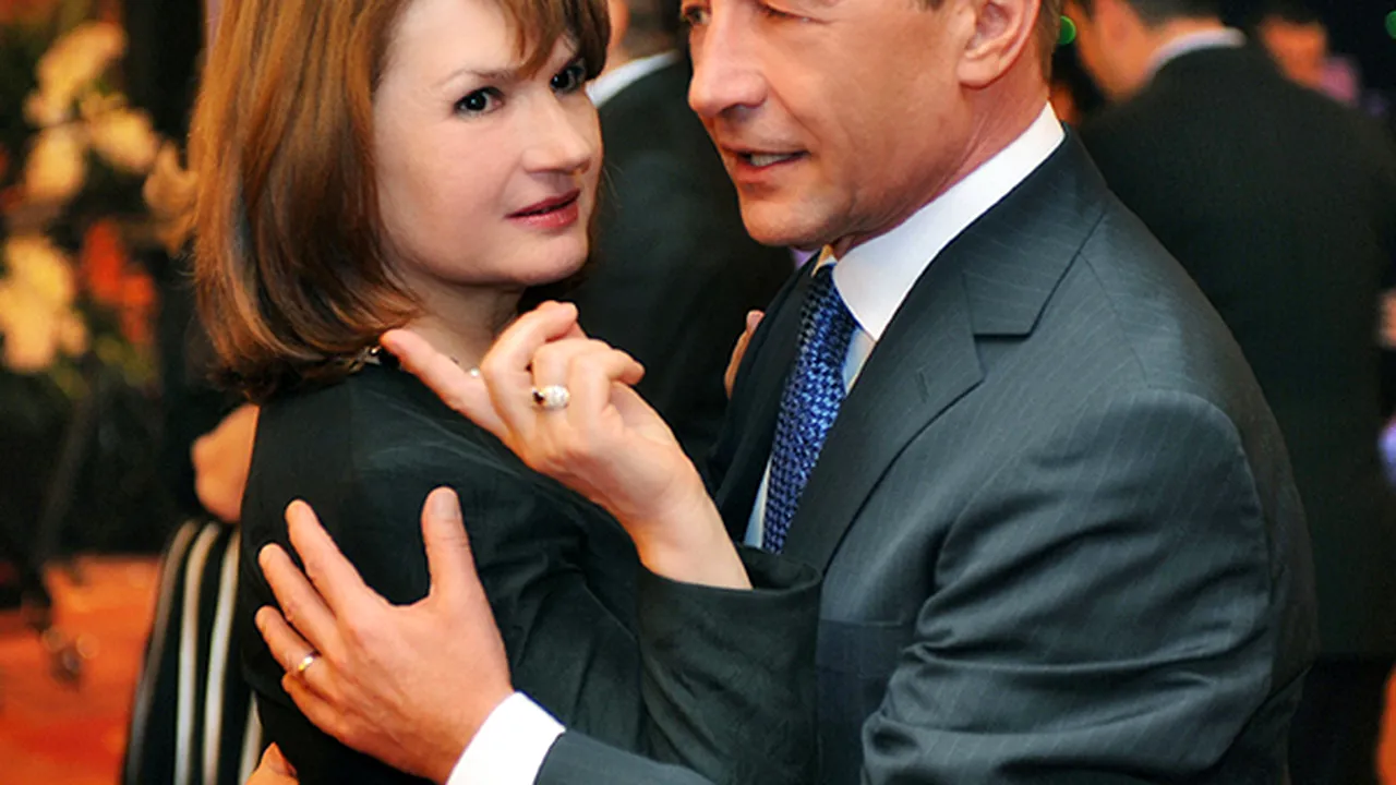 Traian şi Maria Băsescu îl vor boteza pe fiul Prinţului Paul şi al Prinţesei Lia