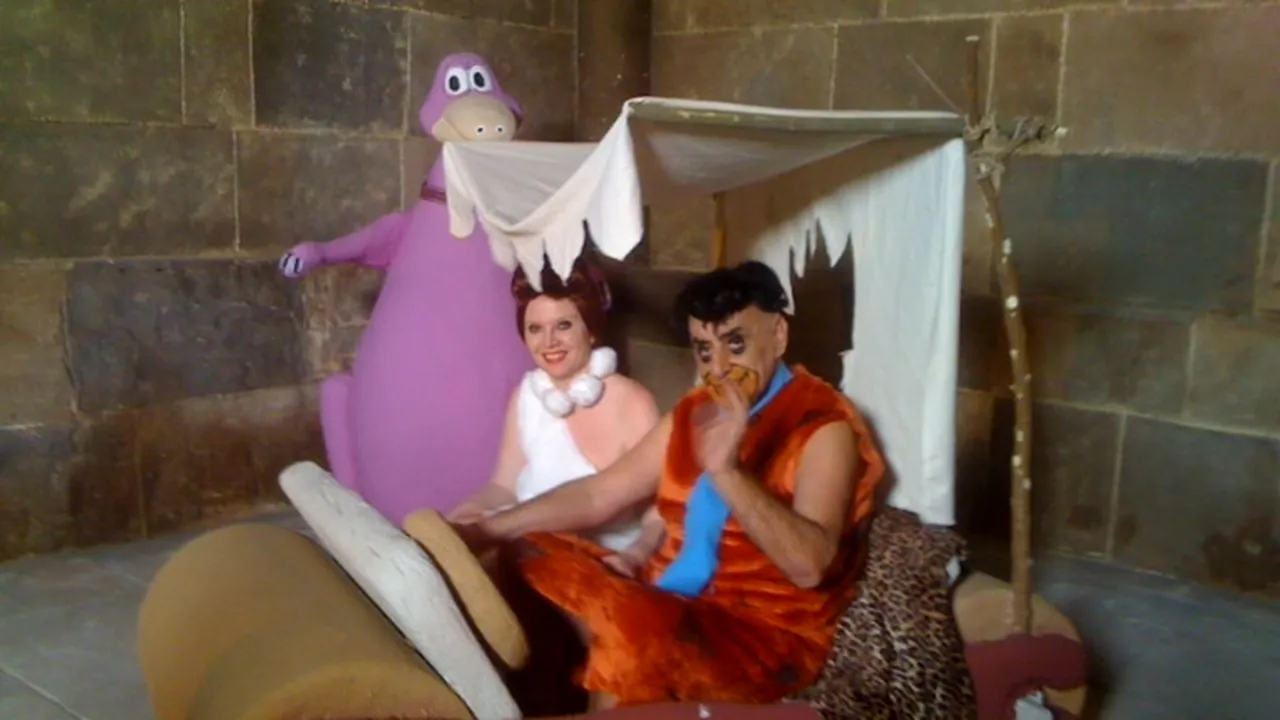Vezi cum arată fostul primar al Capitalei Viorel Lis costumat în Fred Flintstone