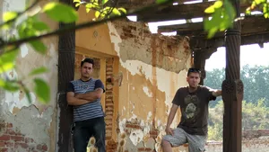 Grafician din Craiova, pasionat de clădiri vechi, a luat la pas Oltenia pentru a le fotografia. Rezultatul este spectaculos | GALERIE FOTO