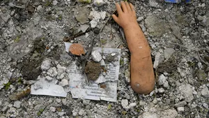 Depozit ilegal de deşeuri în centrul Bucureştiului