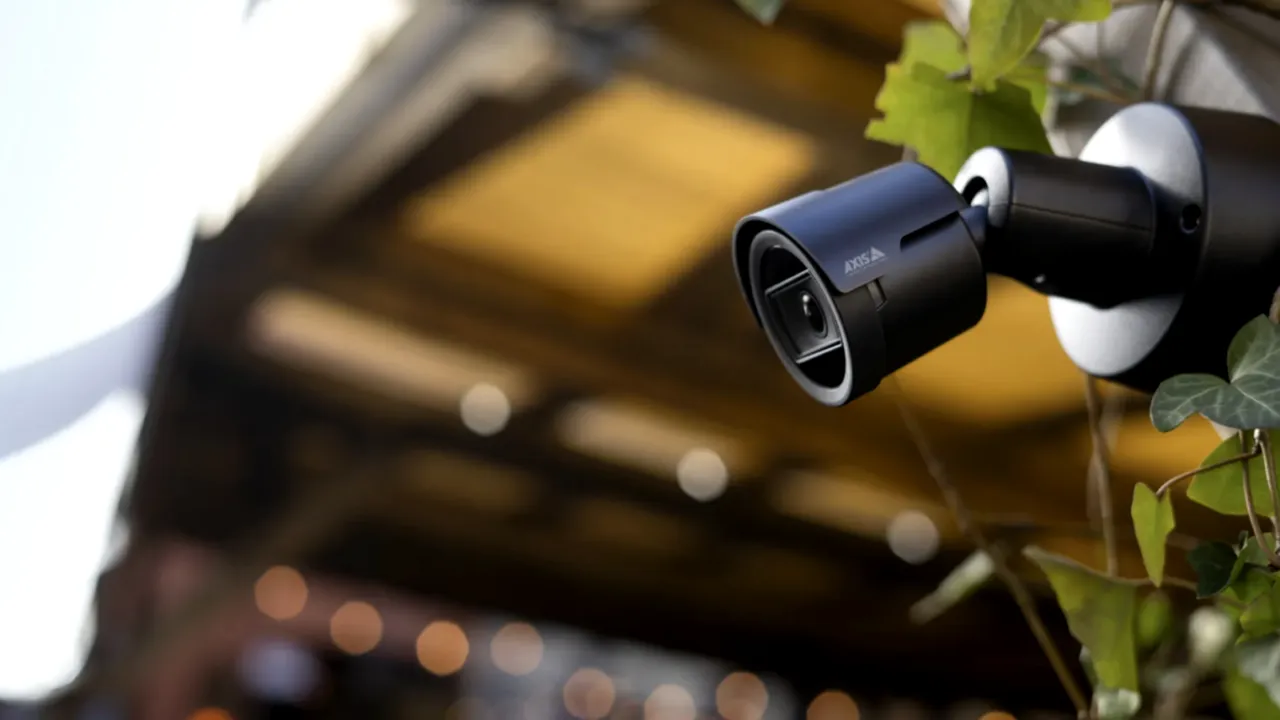 Axis Communications lansează camera bullet AXIS M2048-LE: performanță AI accesibilă, cu rezoluție 8 MP și iluminare IR