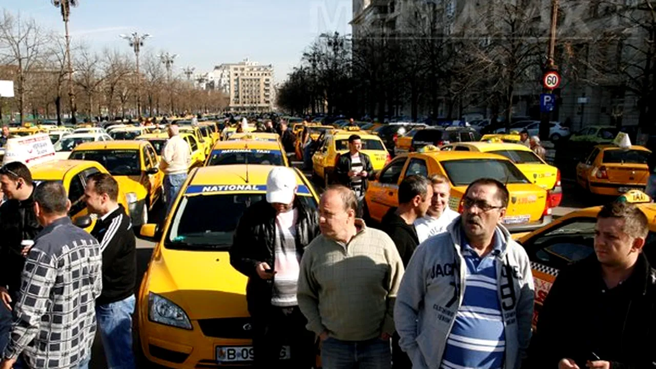 Proteste ale taximetriştilor în faţa Palatului Parlamentului: Peste 400 de oameni au cerut adoptarea Legii taximetriei şi scoaterea din Bucureşti a celor fără licenţă de transport - FOTO