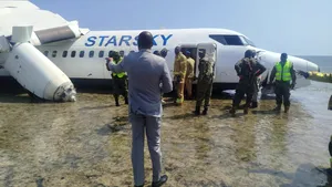 Somalia: Un pilot a reușit să salveze toți pasagerii unui avion cu o aterizare de urgență pe malul mării