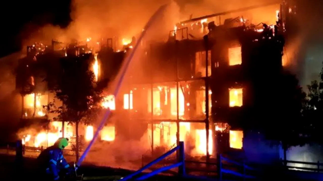 Incendiu de proporţii în Londra: Un bloc de apartamente, distrus complet după ce a fost cuprins de flăcări | FOTO, VIDEO