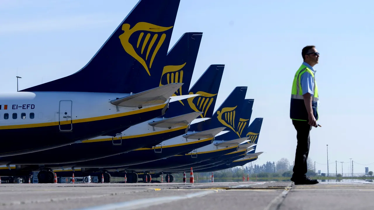 Compania low-cost, Ryanair, nu va rambursa biletele pentru zborurile anulate în noiembrie
