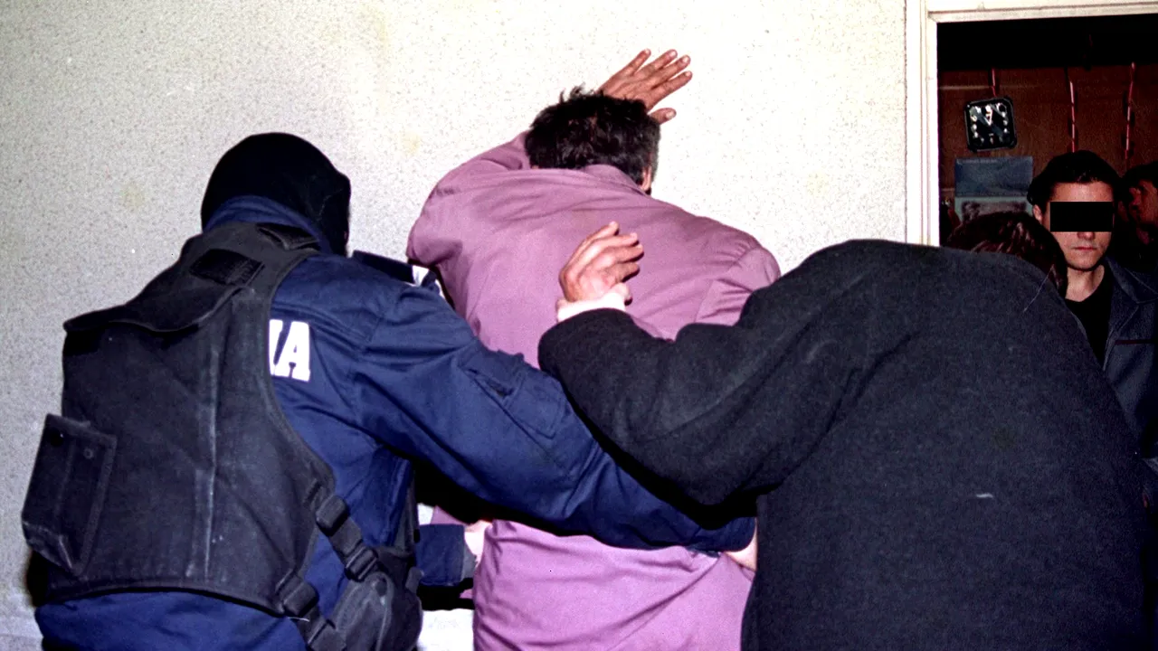 Proxenet din Galaţi, ridicat după ce a obligat mai multe fete să se prostitueze prin metoda Loverboy