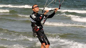 Radu Mazăre va sări cu paraşuta în cadrul unui show aviatic din Mamaia