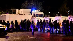 Continuă protestele în Irlanda de Nord. Cel mai tânăr protestatar are doar 13 ani
