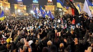 Şapte ani de la Revoluţia Portocalie din Ucraina: Comemorare cu o mie de oameni în piaţa centrală din Kiev - FOTO