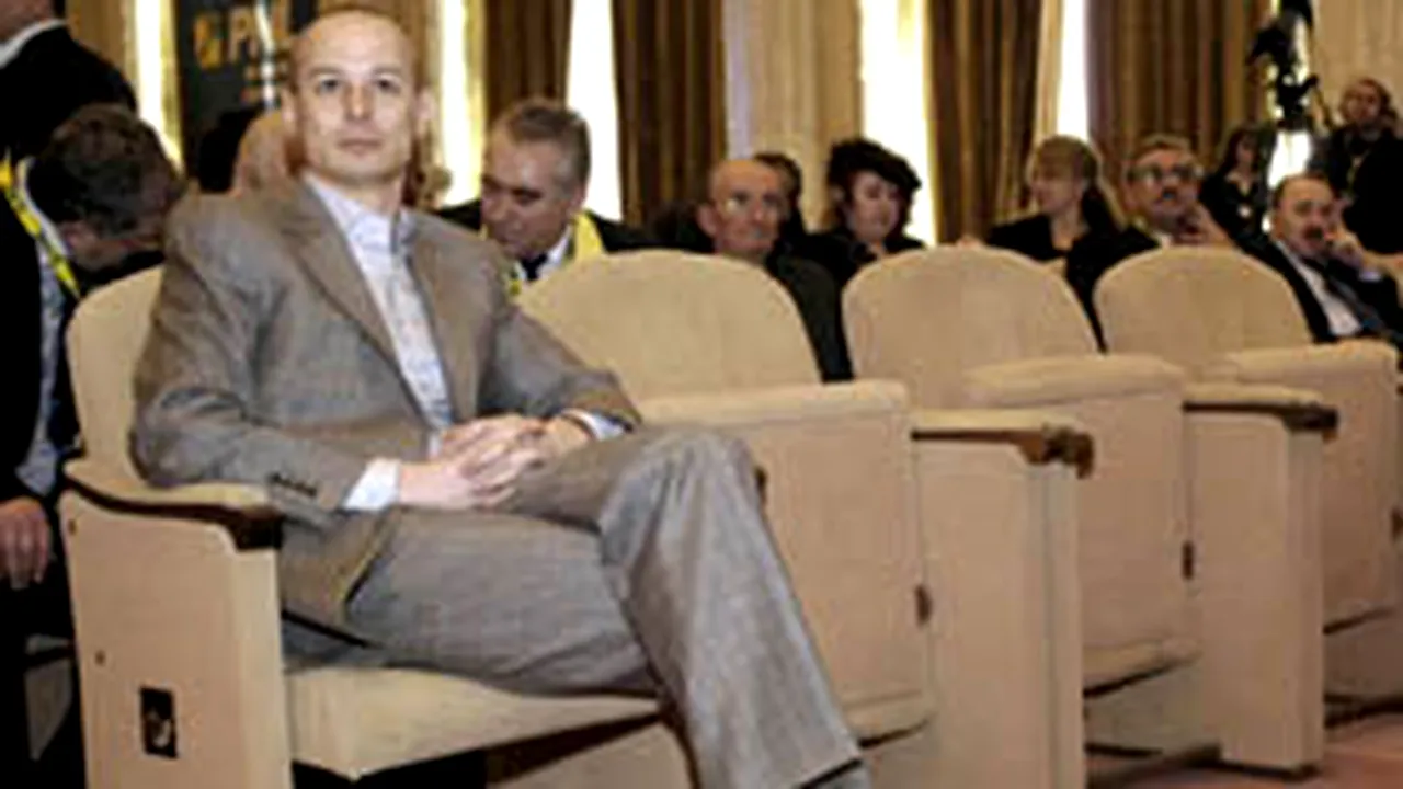 Olteanu dialoghează pe tema Legii lustraţiei cu reprezentanţii societăţii civile