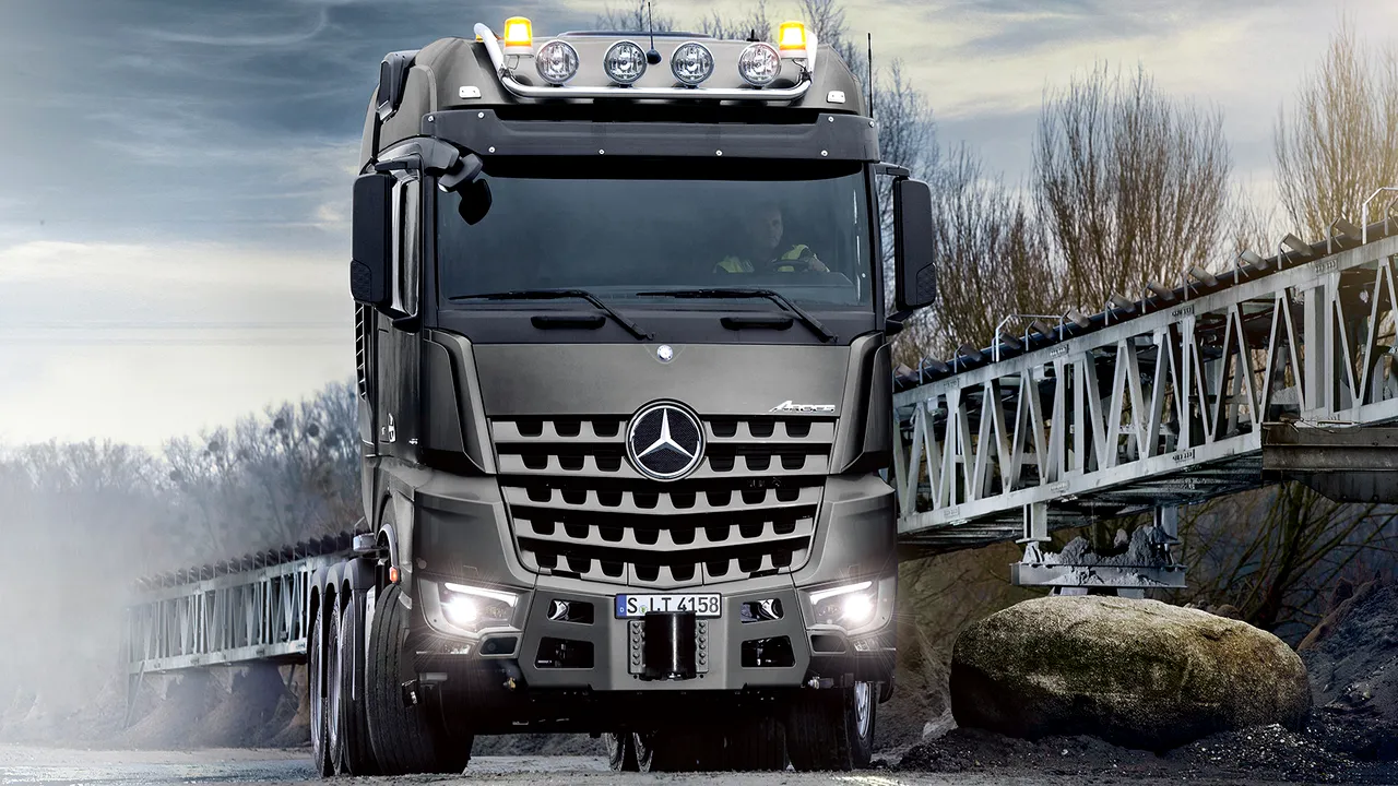 Mercedes merge la război. Camioanele germane, trimise pe frontul din Ucraina