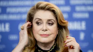 Noi detalii despre Catherine Deneuve, spitalizată după ce a suferit un AVC: Motivul pentru care medicii au crezut că joacă un rol