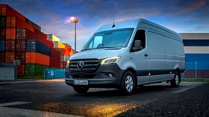 Mercedes-Benz Vans: Decenii de inovaţie şi aniversări