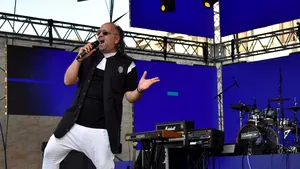 Cântăreţul Daniel Iordăchioaie, prins în timp ce conducea maşina deşi avea permisul suspendat. Artistul s-a ales cu dosar penal