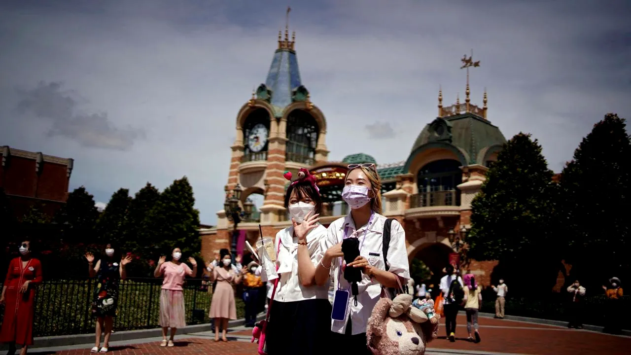 Shanghai Disney s-a închis brusc din cauza Covid: vizitatorii au rămas blocaţi înăuntru

