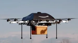 Amazon va încerca să construiască drone pentru a livra comenzile clienţilor într-o jumătate de oră - VIDEO
