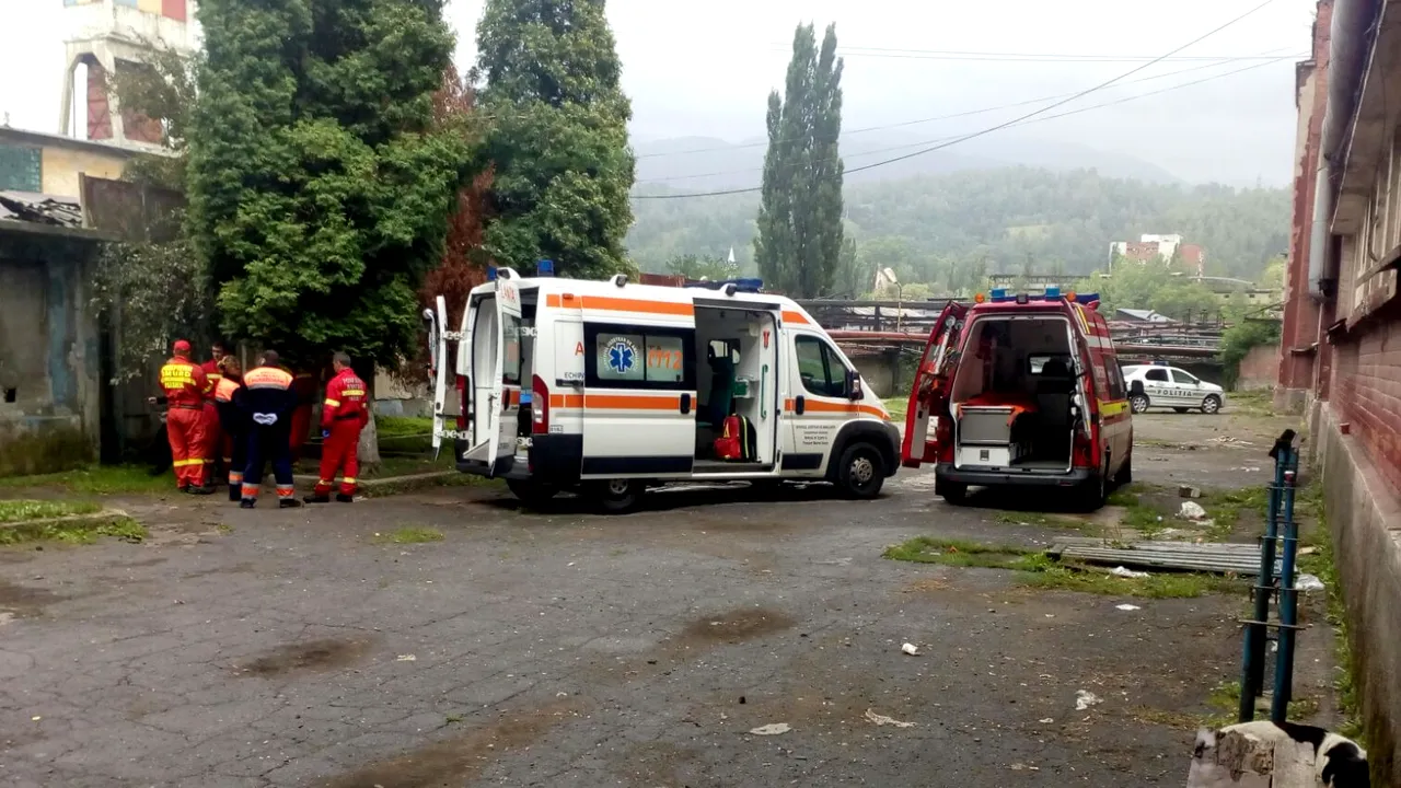 Surparea unei galerii în Mina Lupeni | Operaţiune de salvare eşuată: Unul dintre mineri a murit/ Starea celei de-a doua victime, scoasă din subteran | FOTO, VIDEO
