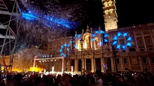 Roma sfidează canicula. „Ninge” în august la Bazilica Santa Maria Maggiore, într-un spectacol unic