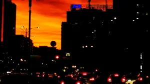 FOTO Apus spectaculos în Bucureşti. Reţelele sociale s-au umput de poze cu soarele care apune peste Capitală