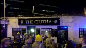 Un elicopter s-a prăbuşit peste clădirea unui bar în oraşul scoţian Glasgow