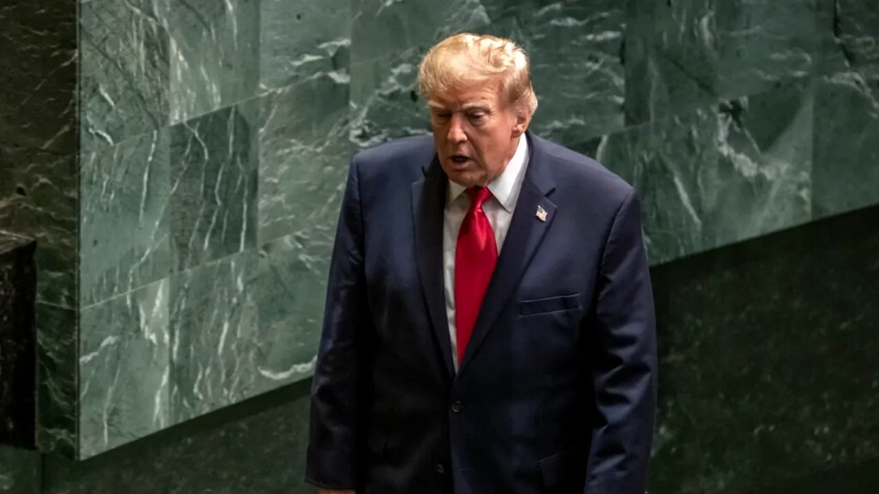 Conflictul lui Trump cu presa continuă. I-a spus unei jurnaliste „să tacă”, după o întrebare incomodă despre blocarea accesului