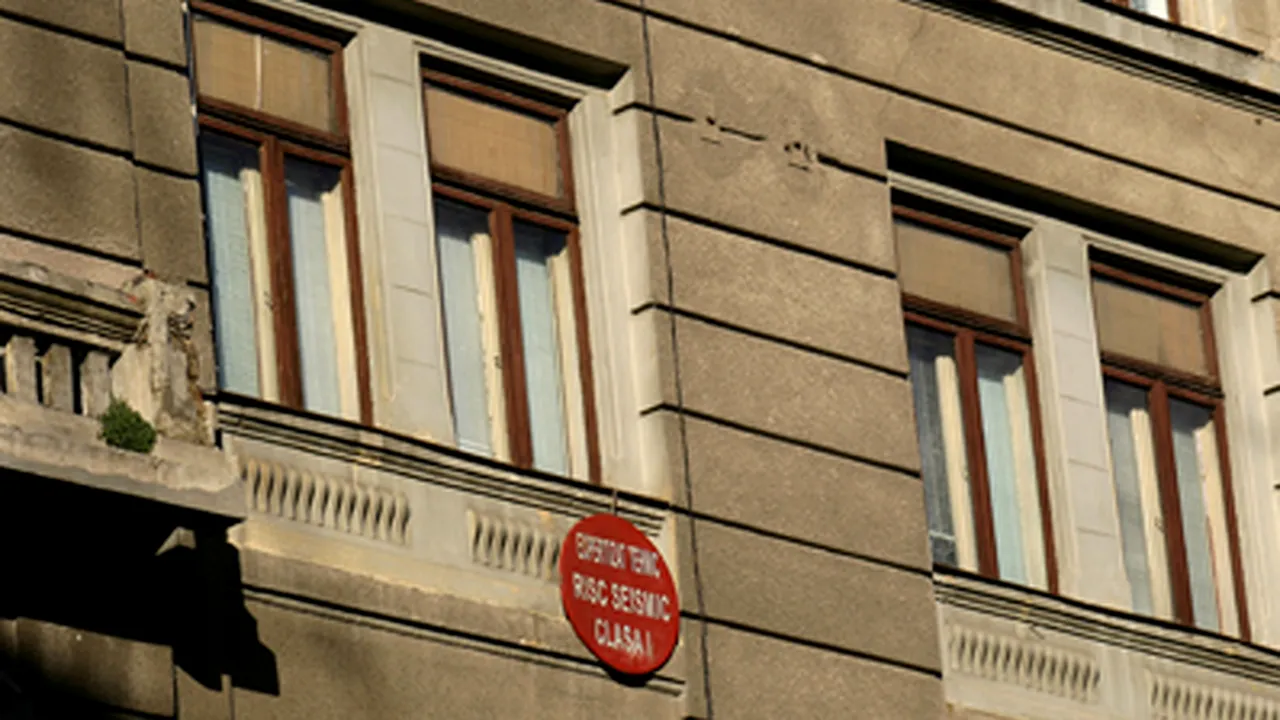 Locuinţele cu risc seismic I vor fi asigurate doar după consolidare