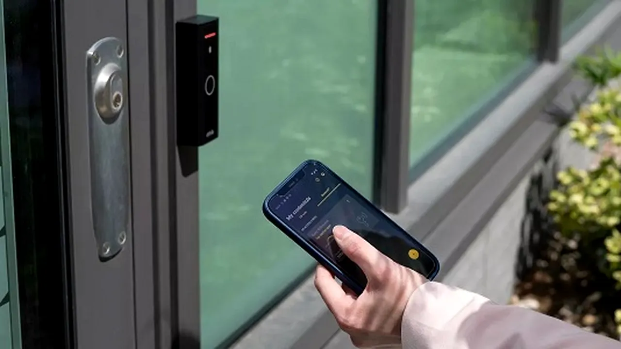 Cititor Bluetooth® pentru acces mobil convenabil şi flexibil