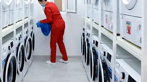 Baie publică şi spălătorie socială pentru persoane defavorizate, în cartierul Ferentari din Capitală | FOTO