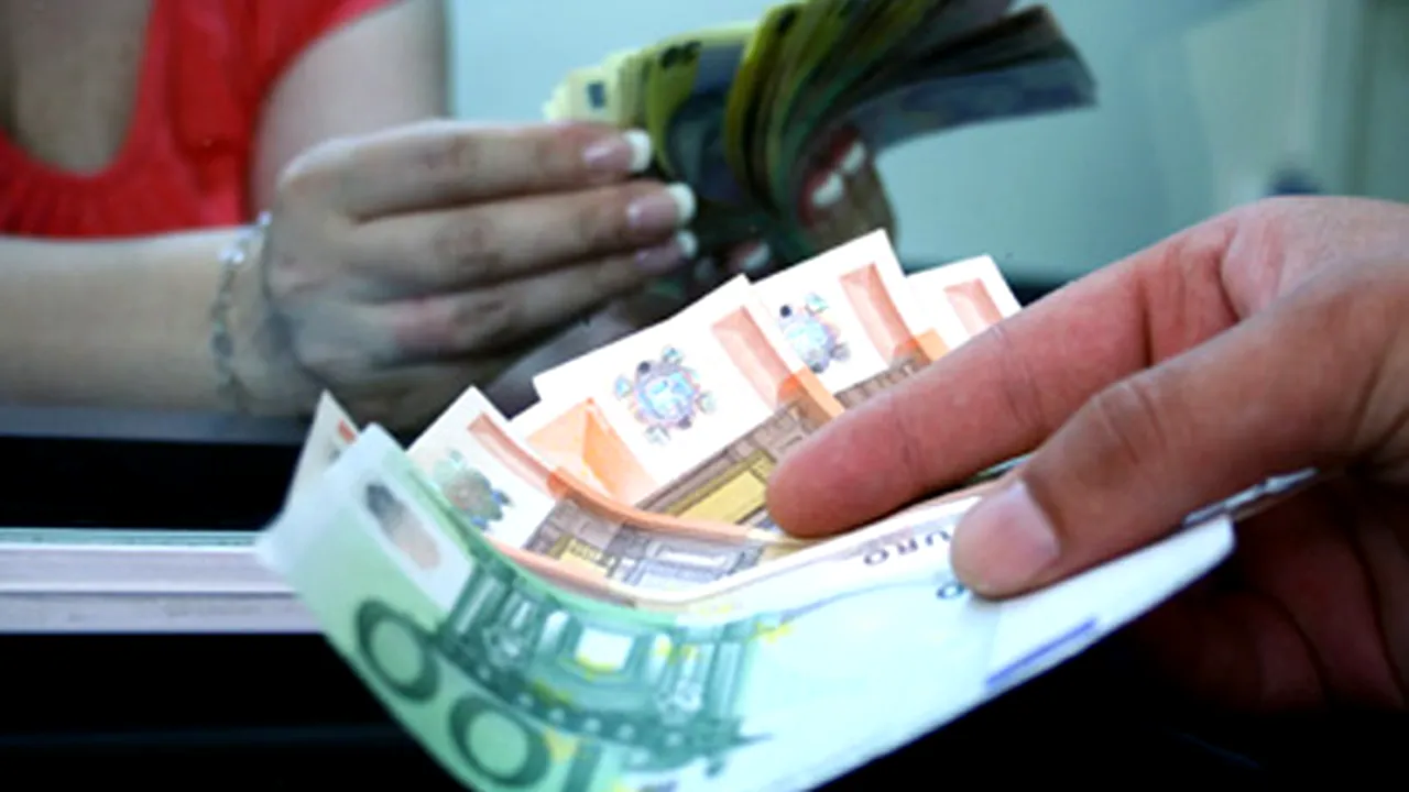 Cursul de schimb a scăzut la 4,2028 lei/euro