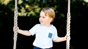 Prinţul George, lecţii de tenis de la Roger Federer | VIDEO