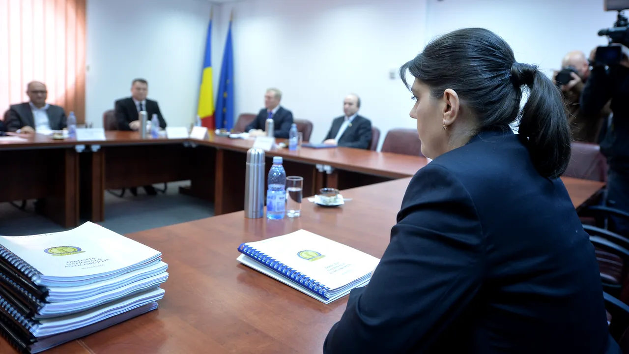 CCR îi cere preşedintelui Iohannis să o REVOCE din funcţie pe Codruţa Kovesi. Decizie CCR: EXISTĂ un conflict între Guvern şi Preşedinţie - DOCUMENT OFICIAL