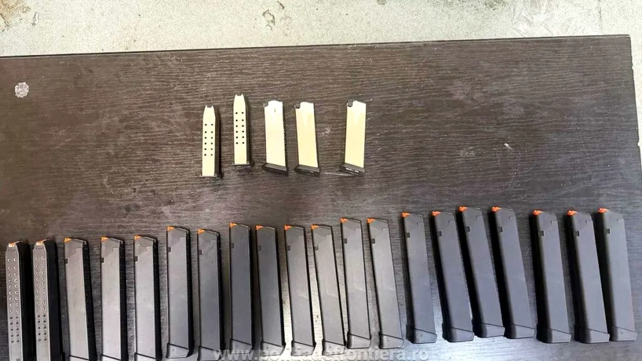 Încărcătoare pentru arme letale ascunse într-un autocar, descoperite la Vama Giurgiu