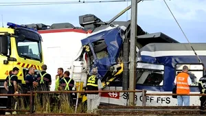 ACCIDENT în Elveţia: Două trenuri au intrat în coliziune. 45 de persoane au fost rănite - FOTO, VIDEO