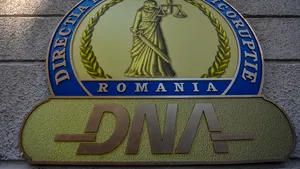 Dosarul DNA al corupţiei din Vama Bucureşti: „E grea asta. Ia te rog geanta asta şi pune-o în spate. Asta e ciordeala mea ! (...) S-a dat liber la furat, asta vă spun sigur! La toţi, şi la noi şi la Antifraudă!”
