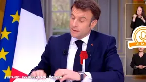 Lui Macron i-a dispărut ceasul de lux în timpul interviului TV