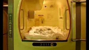 O cameră în hotelurile-capsulă din Japonia are doar 18 metri pătraţi. Cât costă cele mai mici camere de hotel din lume