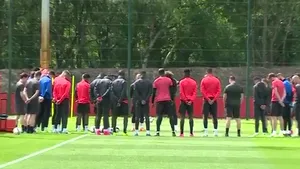 Jucătorii de la Manchester United, moment de reculegere pentru victimele exploziei din oraş