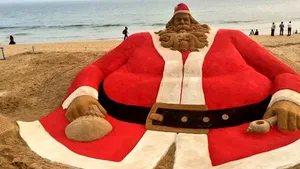 Cel mai mare Moş Crăciun din nisip, construit pe o plajă din India - FOTO, VIDEO