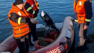 Un bărbat a căzut din barcă într-un lac din Prahova