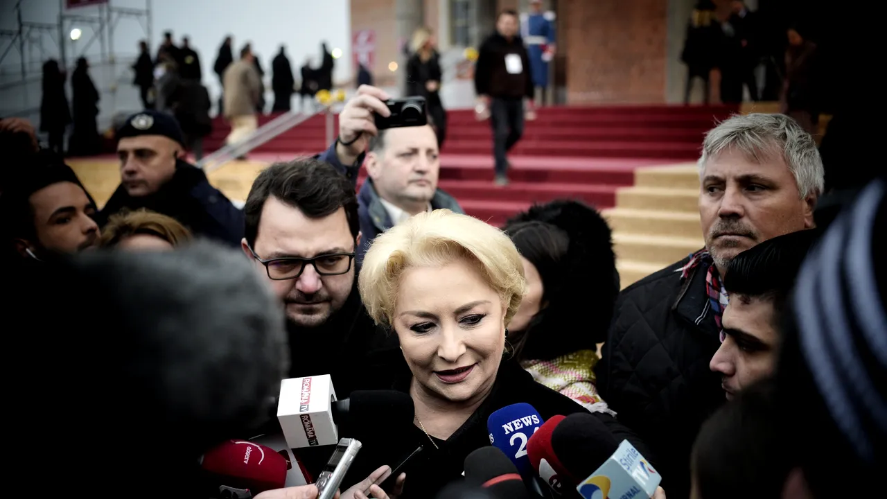 Huiduieli în timpul citirii mesajului premierului Viorica Dăncilă, la Braşov - GALERIE FOTO