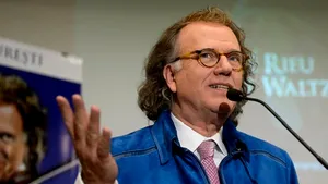 André Rieu: Aştept cu nerăbdare să cânt pentru publicul român. După ce veţi construi o sală de concerte, voi veni în fiecare an în România - FOTO