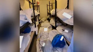 Saloane de spital pline cu cadavre. Imagini tulburătoare au fost surprinse la un spital din Detroit