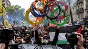 Lucrătorii din salubrizarea publică a Parisului ameninţă cu o „grevă olimpică”