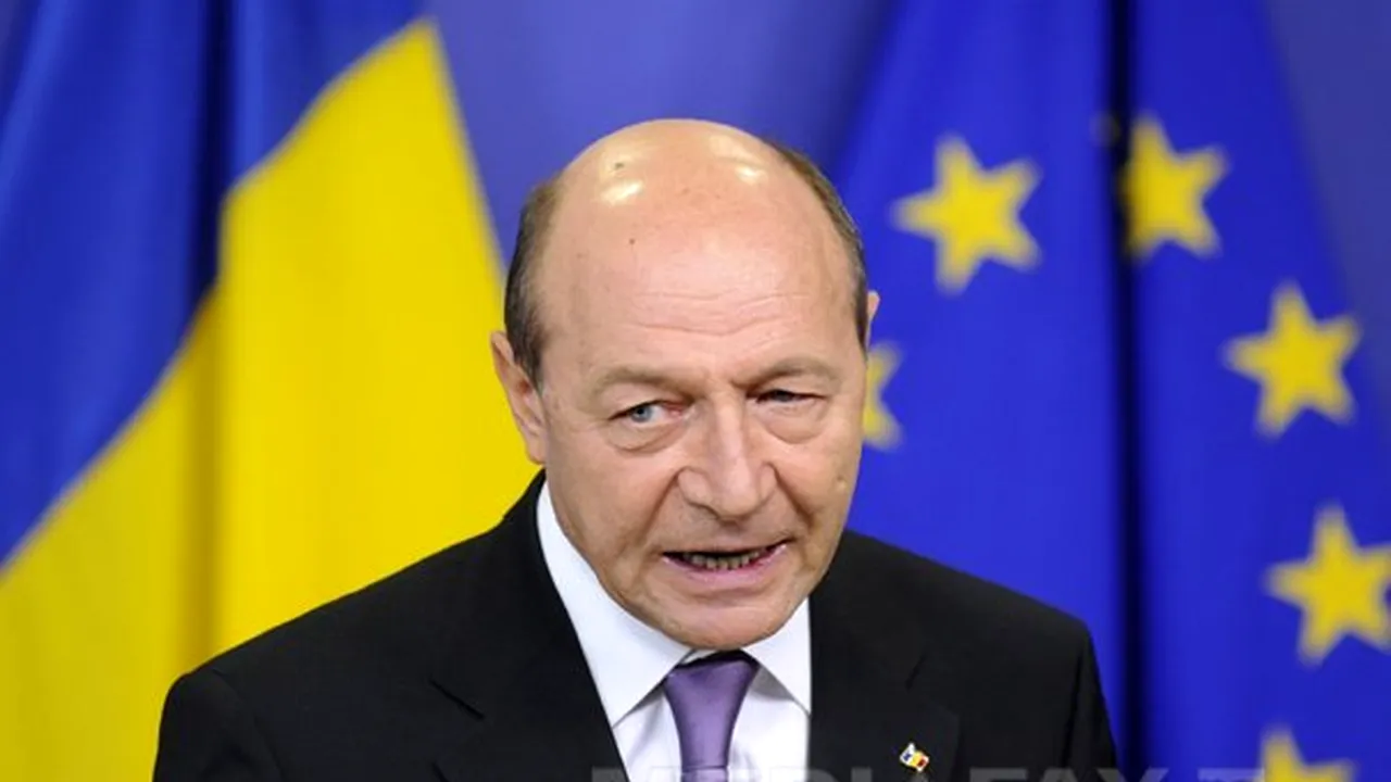 Băsescu: Îmi pare rău că românii au de ales între o marionetă a PSD-ului şi un incompatibil