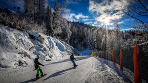 Starea pârtiilor din principalele staţiuni. Unde se poate schia în acest weekend