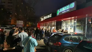 VIDEO: Cozi la o farmacie din cartierul bucureştean Dristor